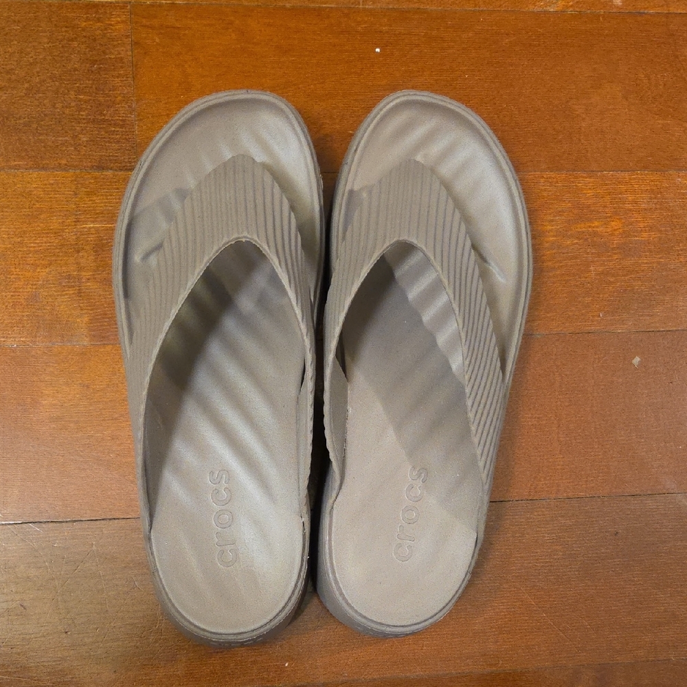 CROCS Taupe-Brown Classic Foam Flip Slides